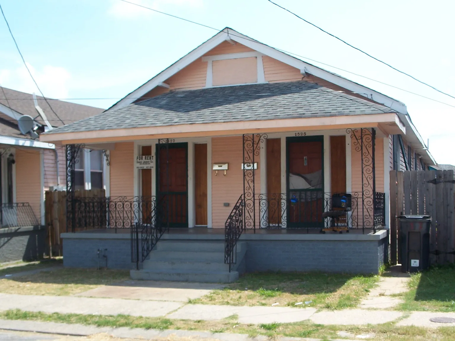 3 bed, 1000 sqft, $995 — Photo 1