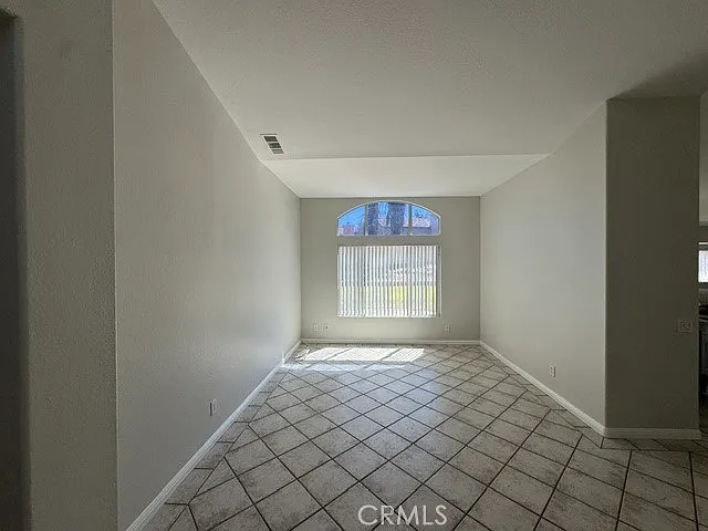4 bed, 1696 sqft, $2,800 — Photo 4