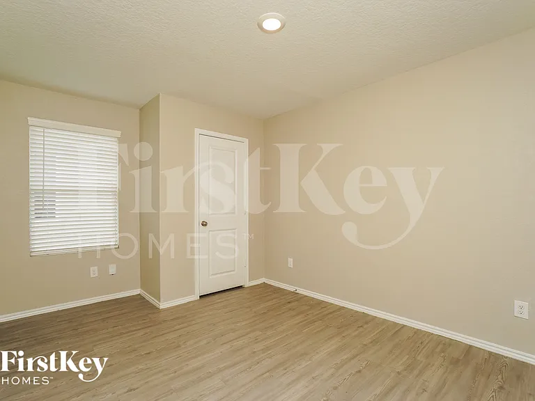 2402 Double Oak Dr — Photo 16