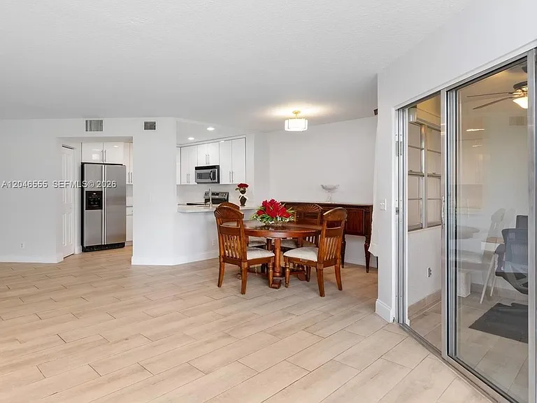 1110 SW 125th Ave #112M — Photo 4