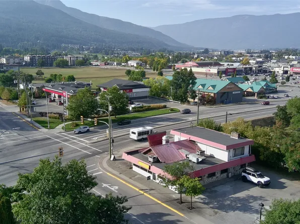 21 & 61 Shuswap St NW, Salmon Arm, BC V1E 4H7