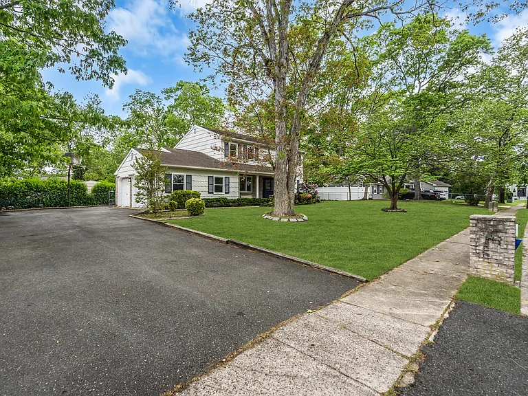 321 Marc Dr — Photo 7