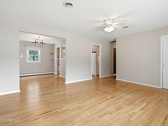 4th image of 943 Edgebrook Drive N