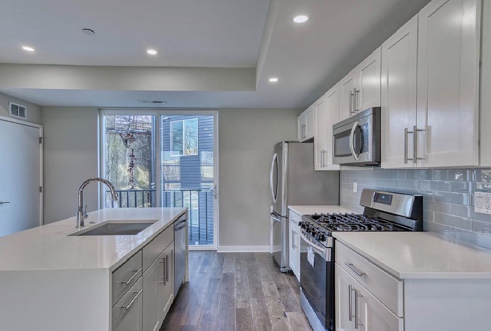 1st image of 2404 Montgomery Ave #2