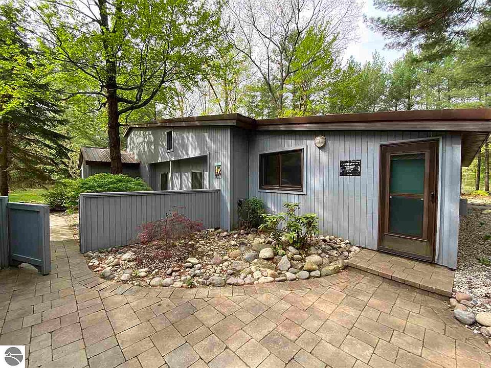 1st image of 6309 Inglehart Dr NE