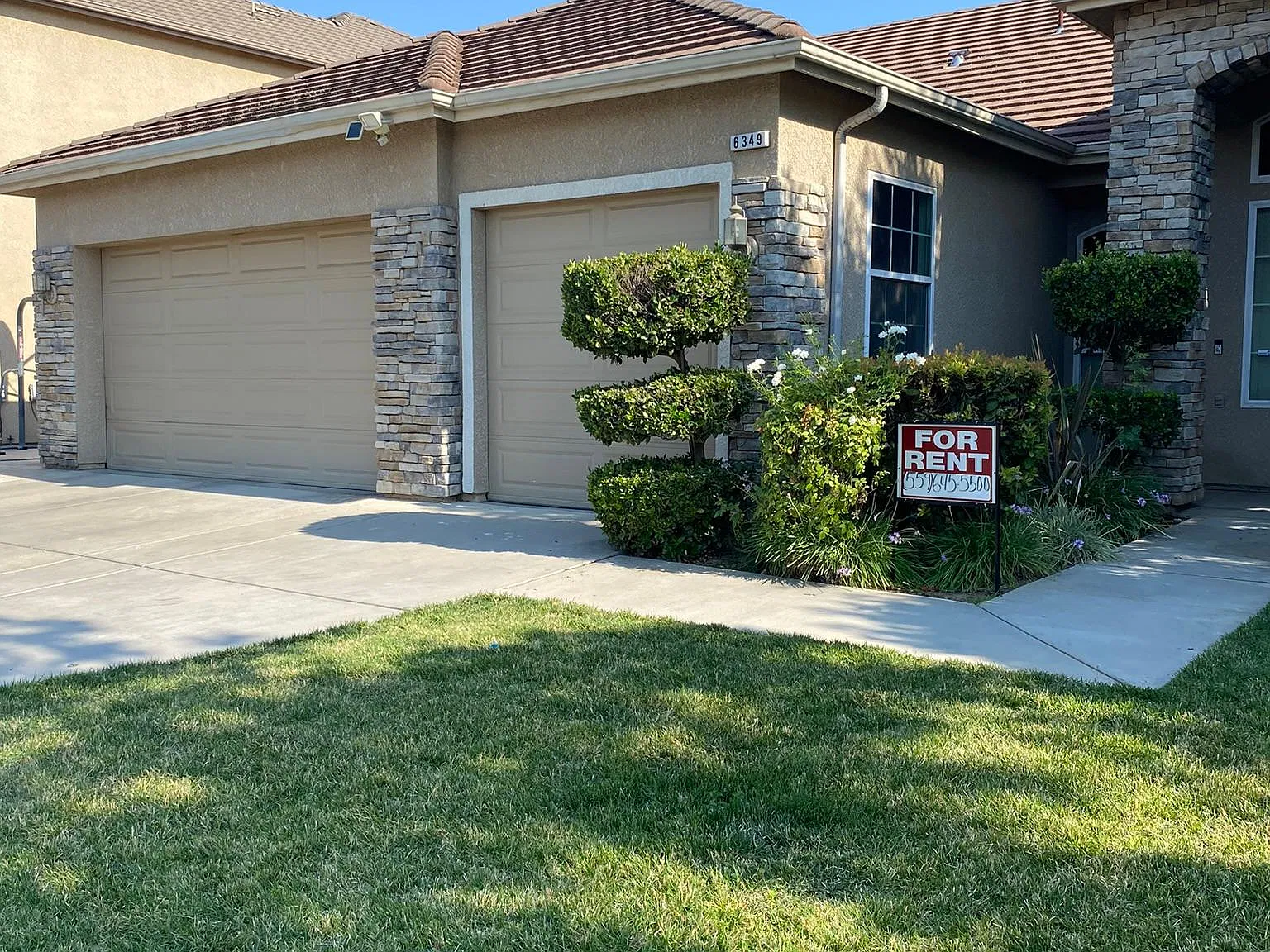 3 bed, 2.5 bath, 2262 sqft, $2,500 — Photo 2