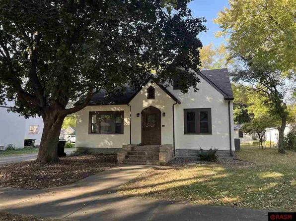 812 9th St S, Saint James, MN 56081