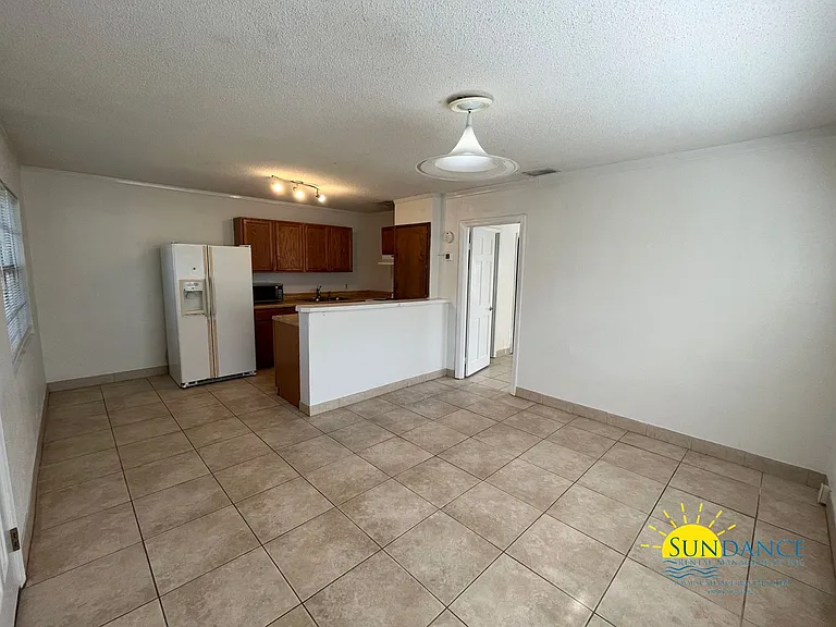 209 Tamarack Ave — Photo 2