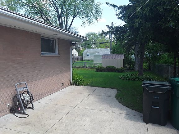 4th image of 135 S Lake St