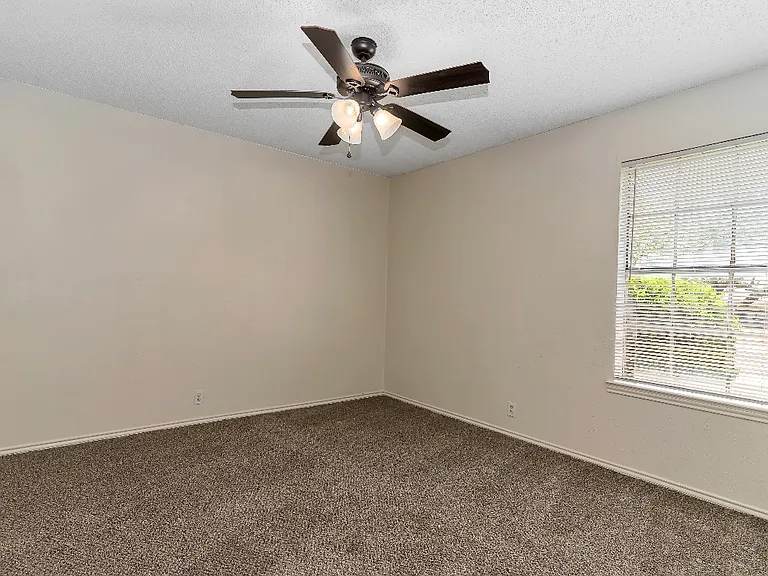 1401 N Nolan River Rd #A — Photo 9