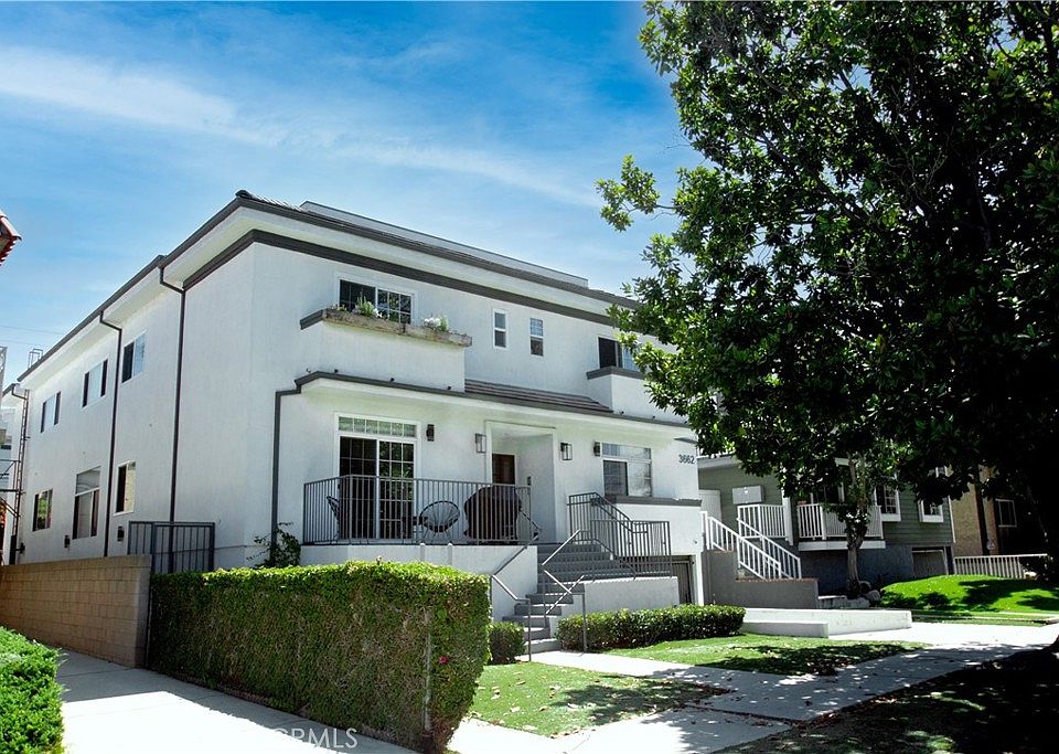 1st image of 3662 Clarington Ave APT 3
