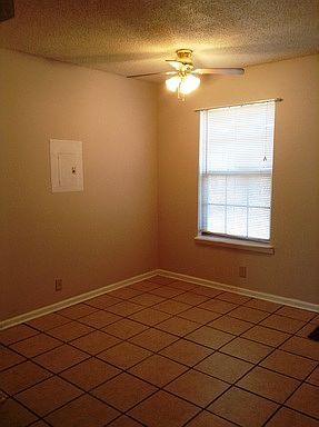 4th image of 118 Hickory Trce APT 2