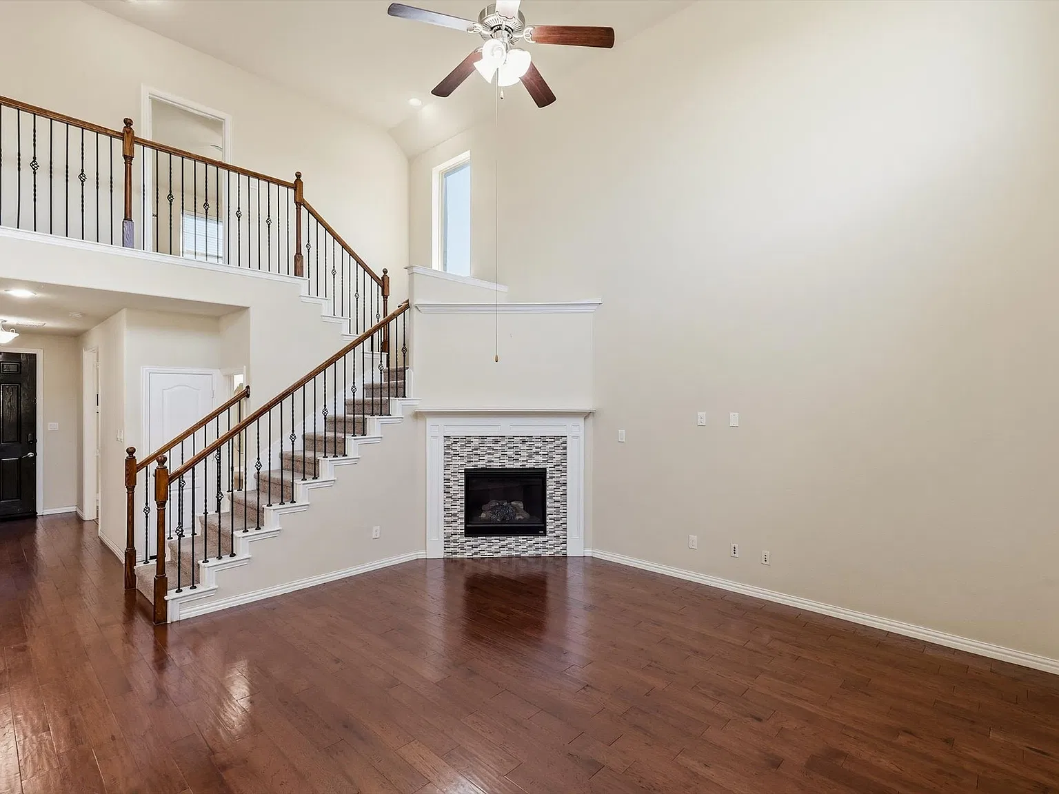 4 bed, 3.5 bath, 2626 sqft, $2,950 — Photo 4
