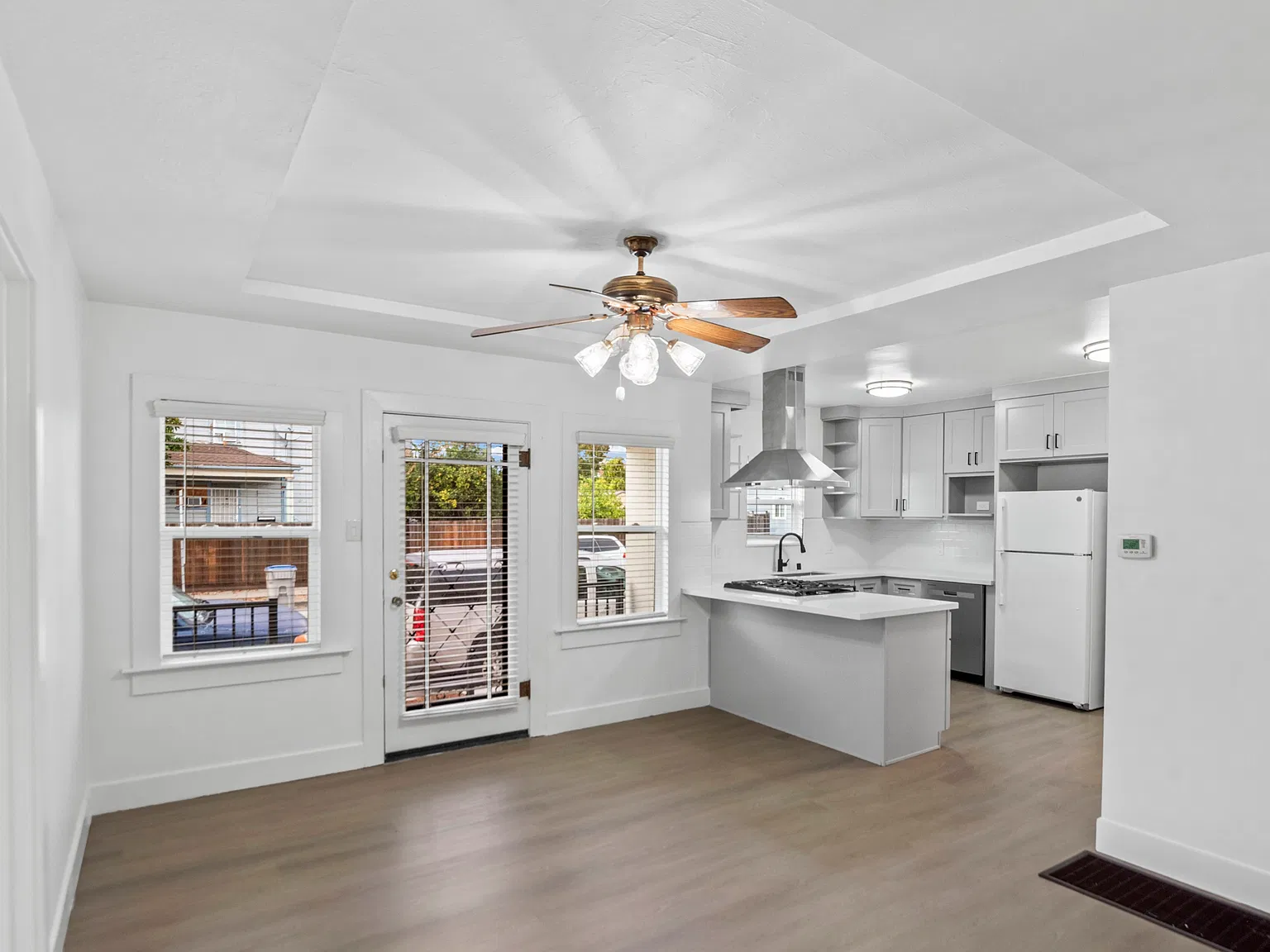 2 bed, 866 sqft, $3,195 — Photo 3