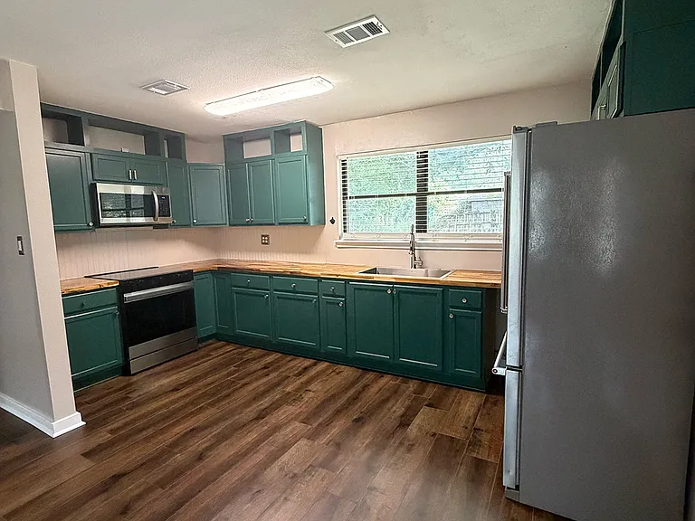 909 Clearview Ave — Photo 4