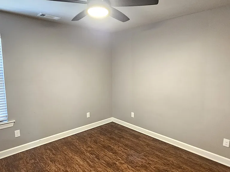 6070 Allwood Dr — Photo 10