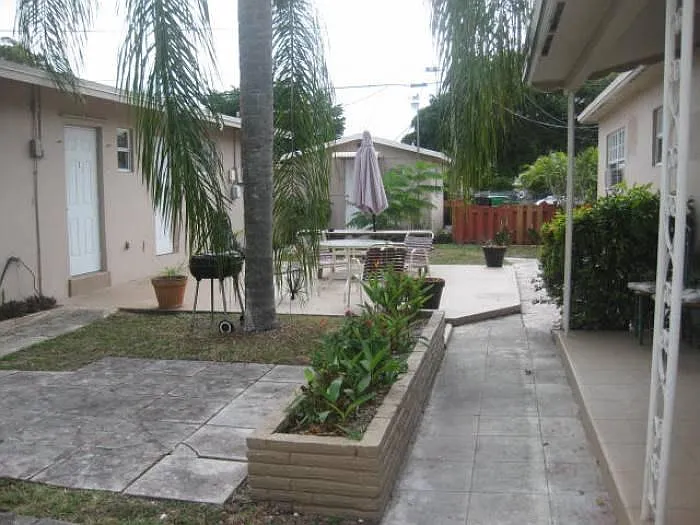 1842 Rodman St #1 — Photo 15