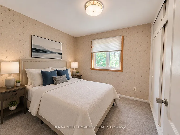 536 Lynett Cres — Photo 3