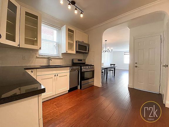 4th image of 33-10 Ditmars Blvd #300F