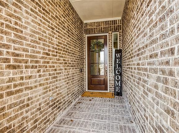 4th image of 14509 Carlos St