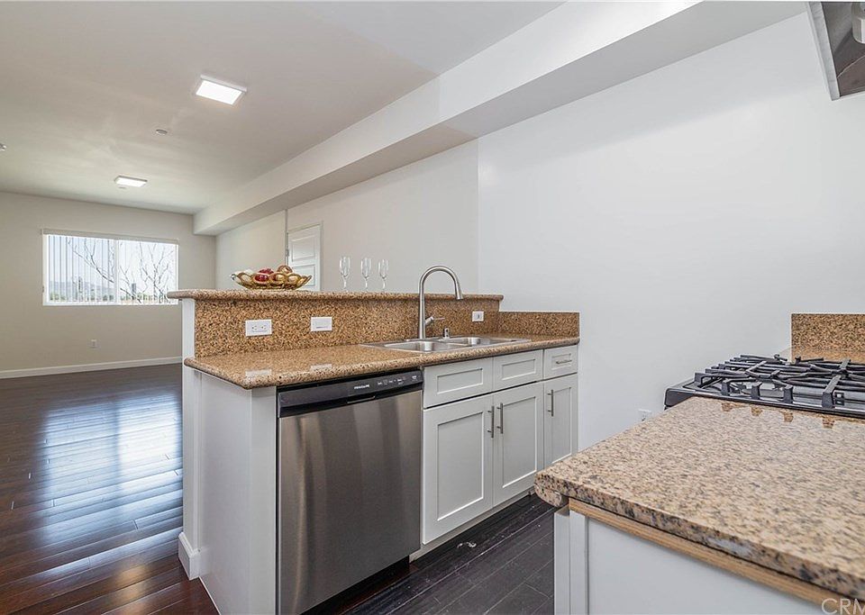 1st image of 11740 Vanowen St #206