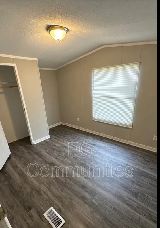 3 bed, 2.0 bath, $925 — Photo 3