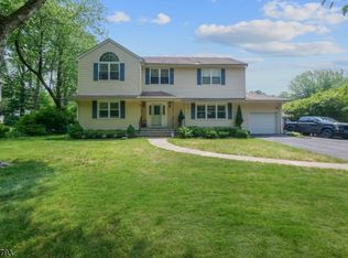 6 Phyllis Pl, Randolph, NJ 07869