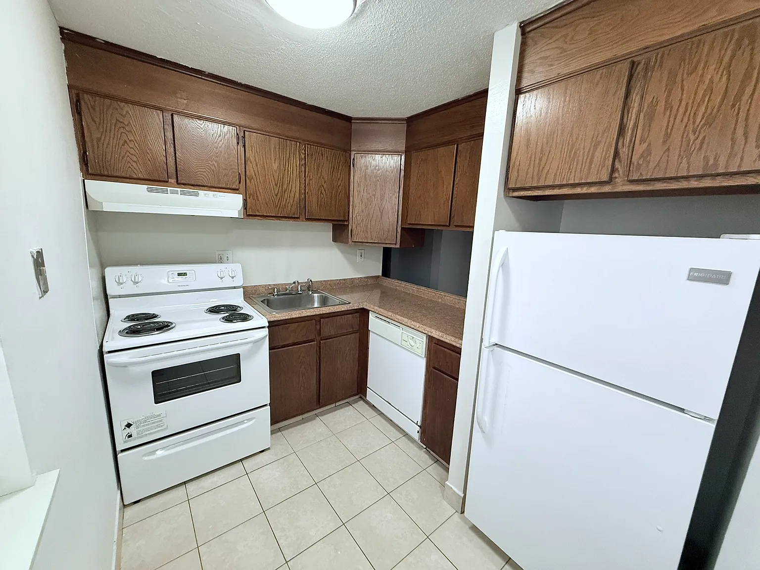 2 bed, 1000 sqft, $1,675 — Photo 3