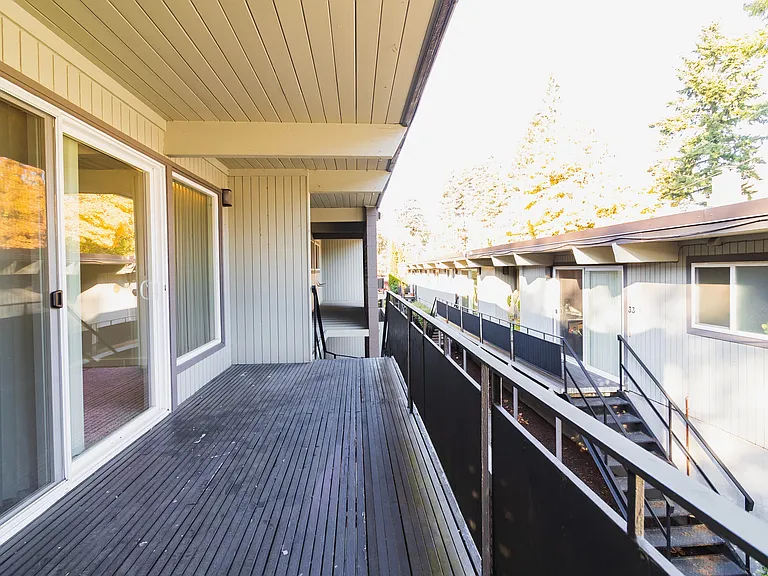 Tahitian Terrace Apartments — Photo 15