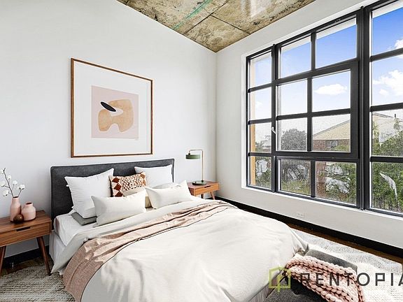 5th image of 90 Linden St #325