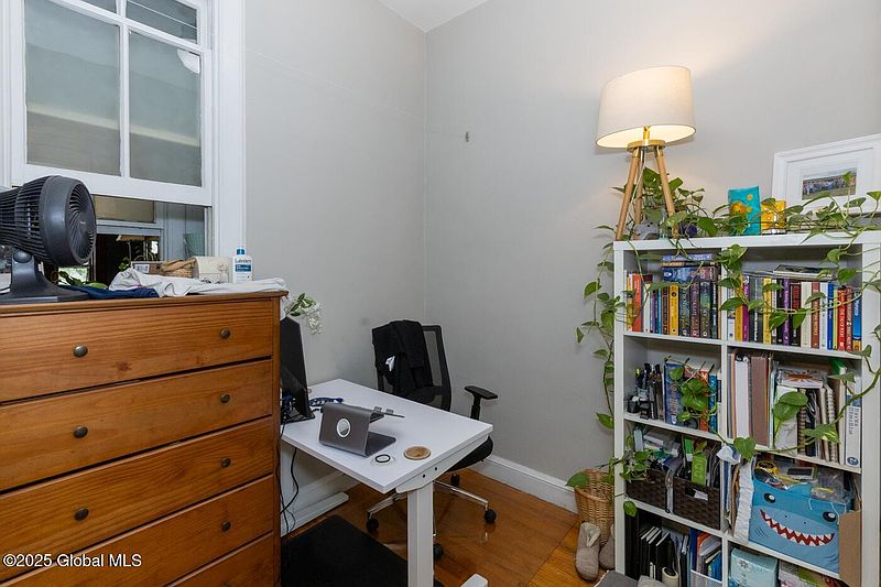 4th image of 220 Elm Street