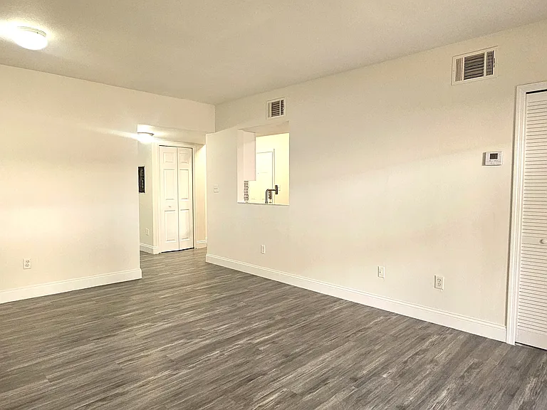 521 Villa Del Sol Cir #102 — Photo 5