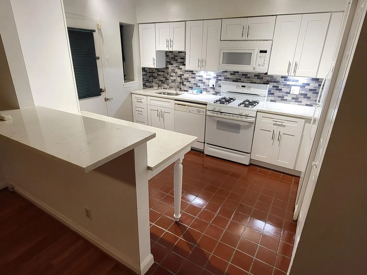 3 bed, 1340 sqft, $2,550 — Photo 4