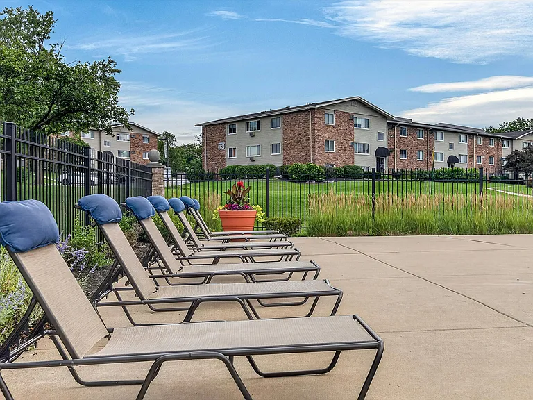 32-Woodlands-32_Pool&Sundeck