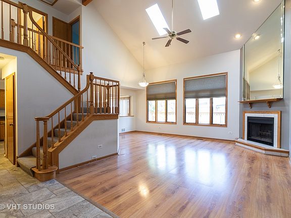 2nd image of 16627 Wexford Ct
