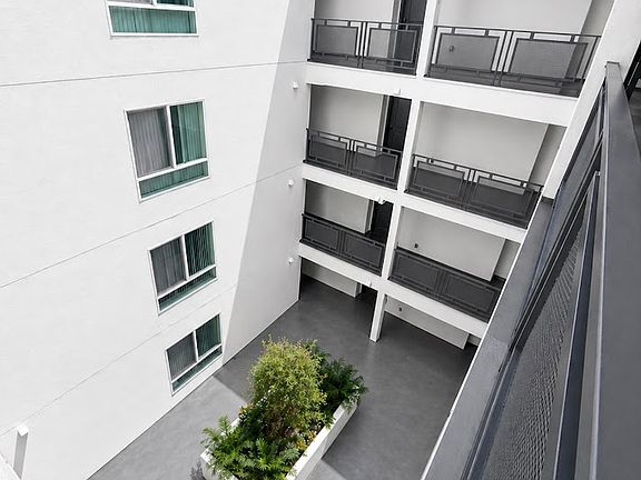 5th image of 11714 Archwood St #501