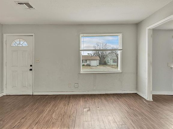 3rd image of 4405 SE 40th St