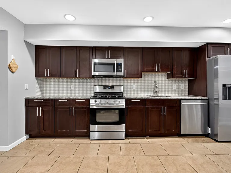447 Mercer St #1 — Photo 17