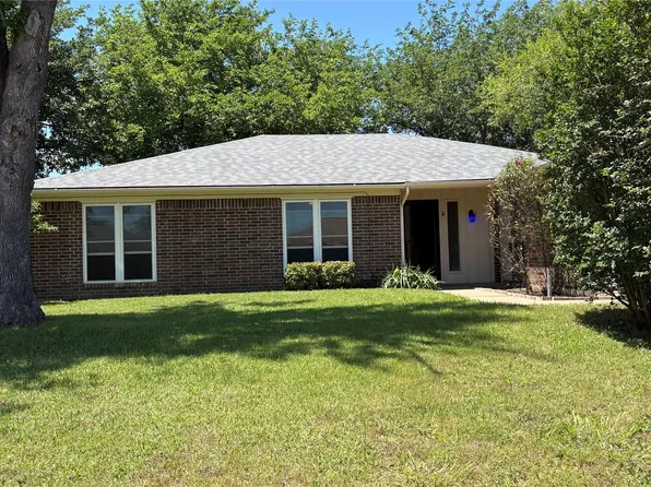 400 Indian Crest Dr, Saginaw, TX 76179