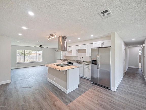 3rd image of 560 Cassia Blvd