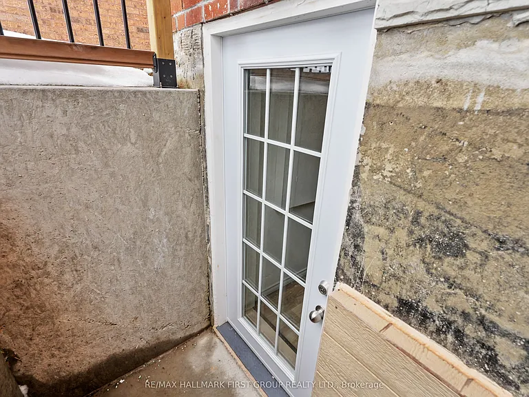 660 Mackechnie Cres #LOWER — Photo 4