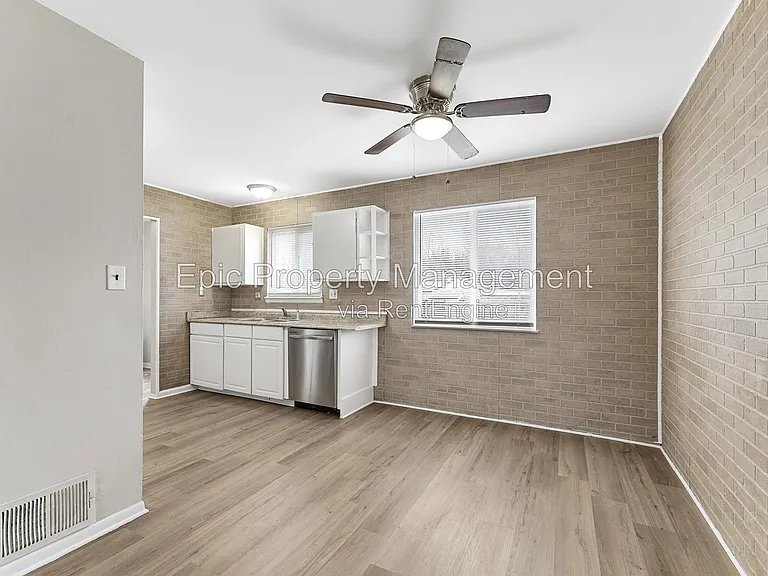 27081 Leroy St — Photo 4