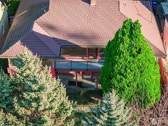 3rd image of 12009 Palatine Avenue N