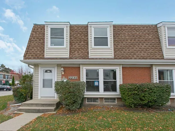 2231 Glenview Ct, Schaumburg, IL 60194