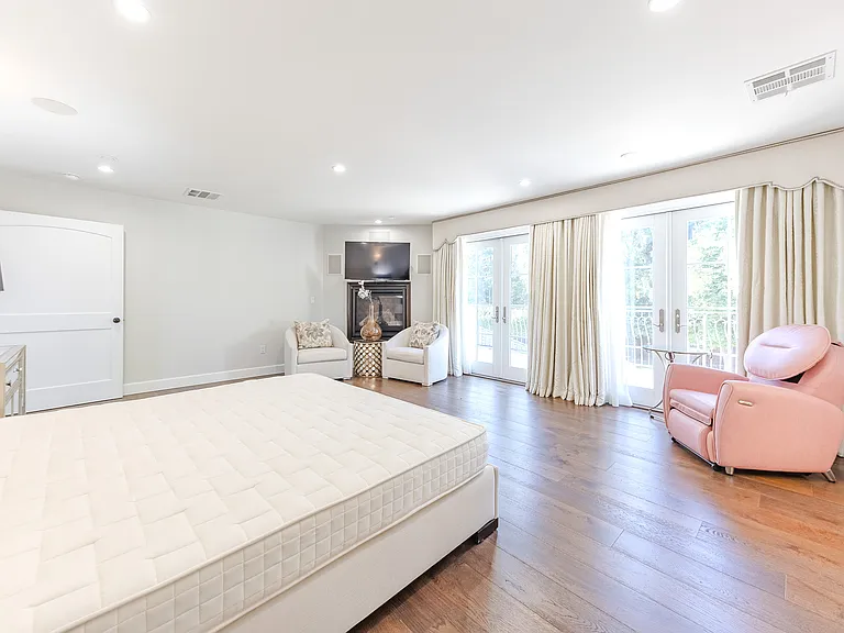 325 W Bellevue Dr — Photo 46