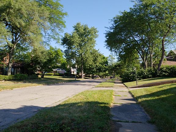 3rd image of 1518 Burbank Dr