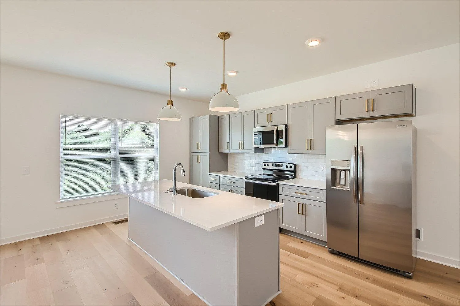 4 bed, 2.5 bath, 1834 sqft, $2,700 — Photo 4