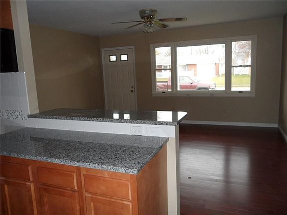 4th image of 1521 Andover Ave