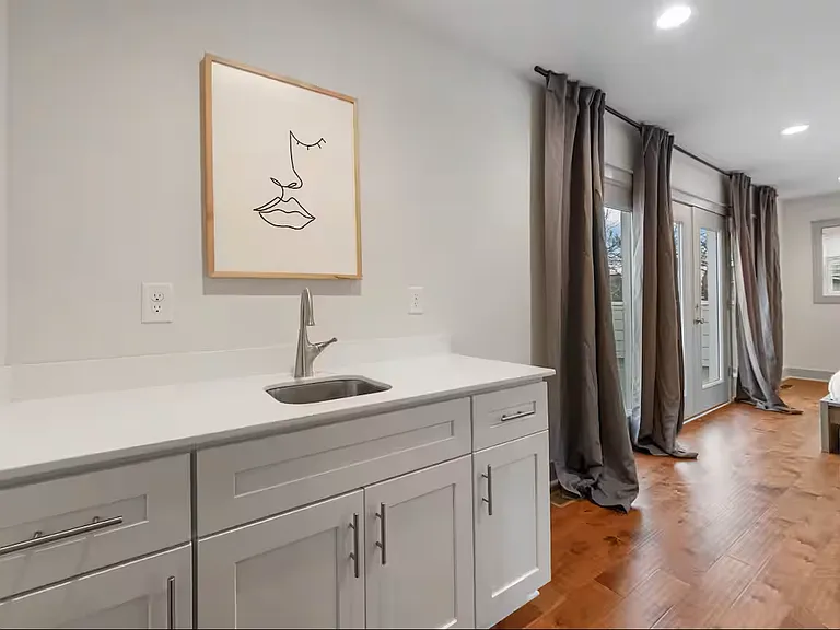 663 Boulevard NE — Photo 20