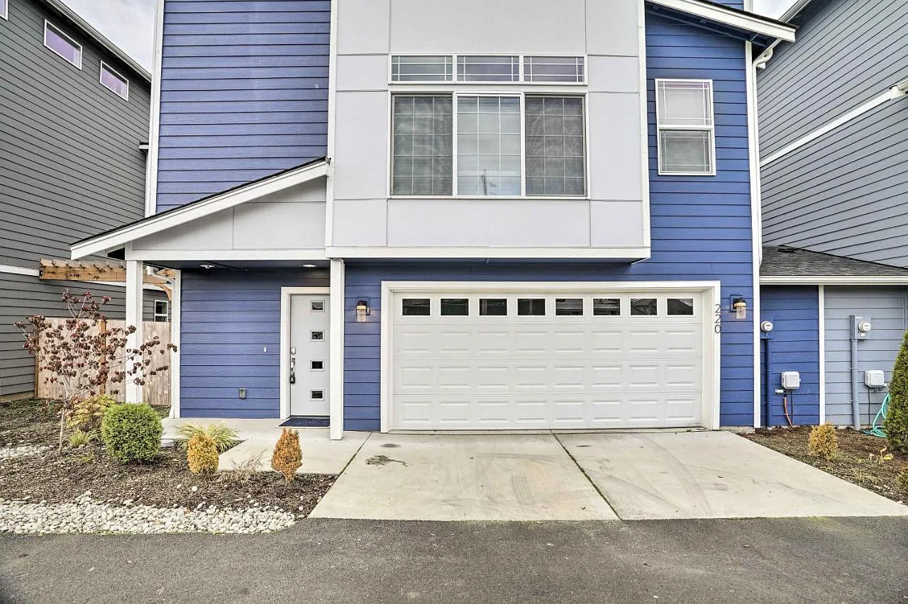 4 bed, 3.5 bath, 2200 sqft, $4,850 — Photo 2